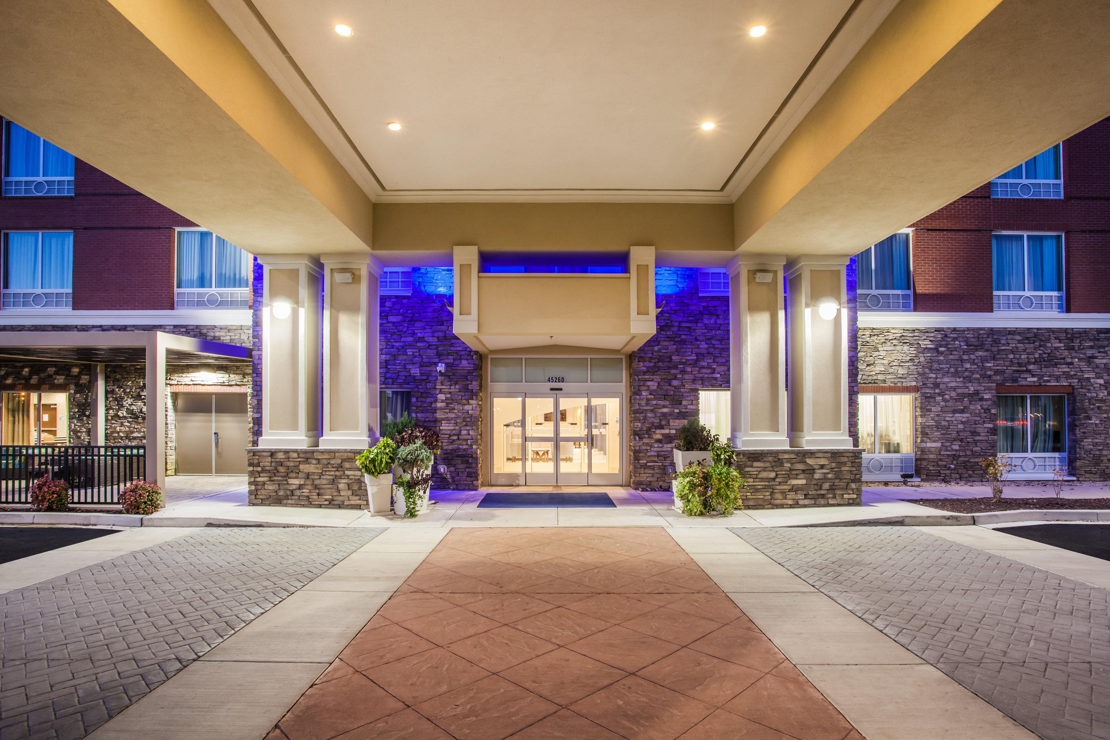 Holiday Inn Express & Suites Lexington Park California By Ihg Екстериор снимка
